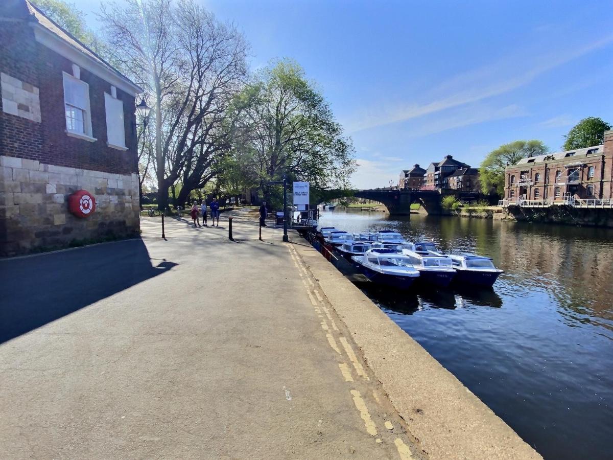 The Davey Tower, Medieval Riverside House York Buitenkant foto
