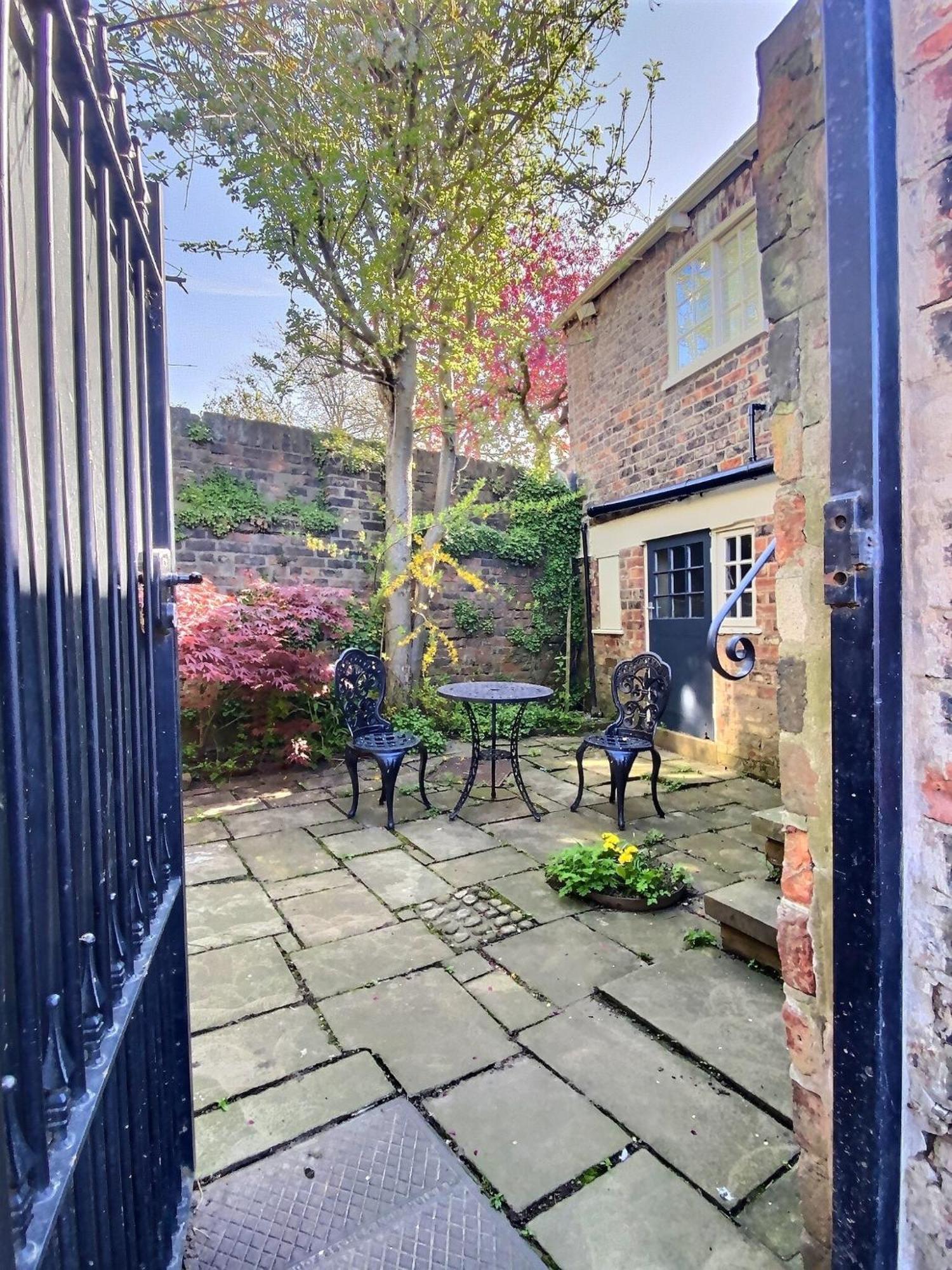 The Davey Tower, Medieval Riverside House York Buitenkant foto